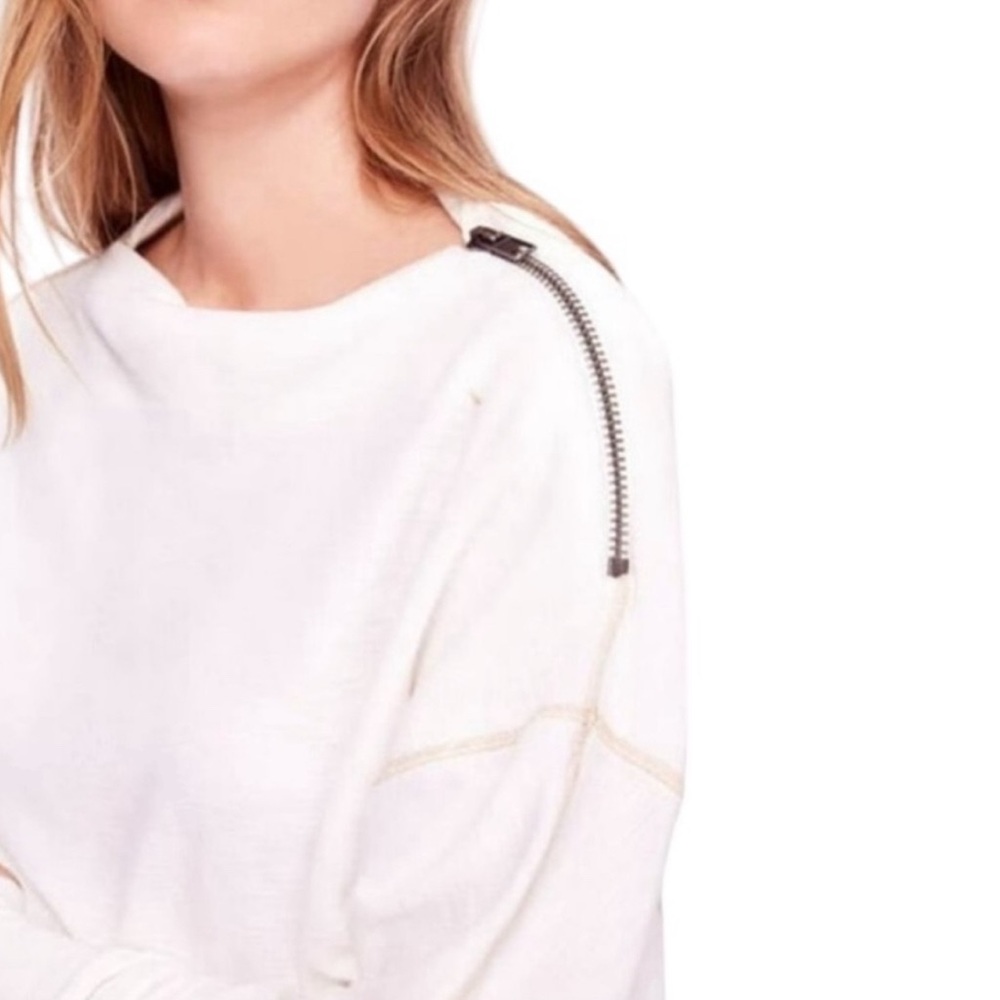 Free People Nikala White Zipper Shoulder Oversized Top Size XS - Picture 4 of 14